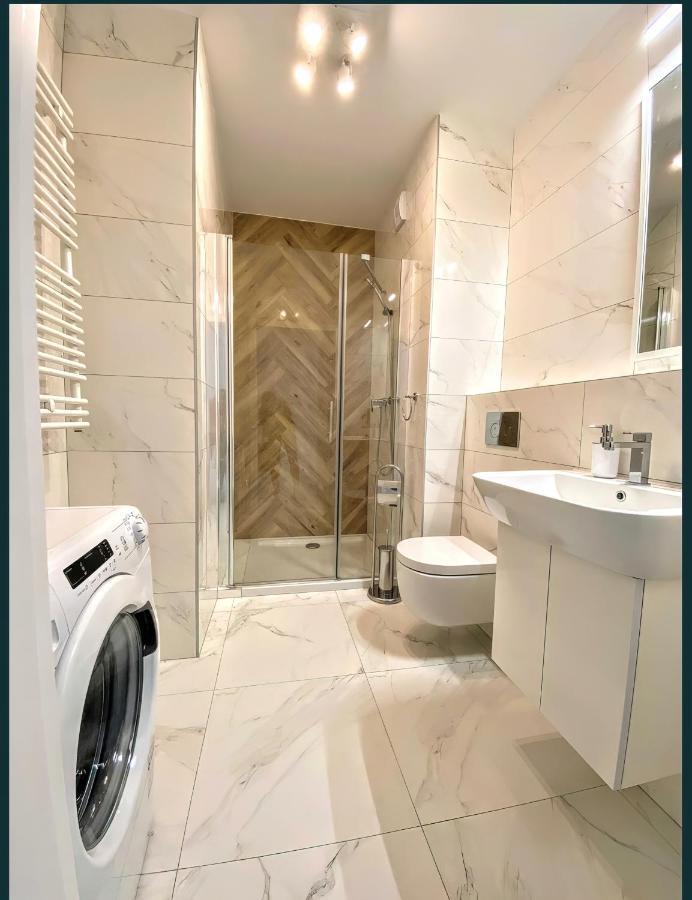 Apartamenty Fuzja - Komfortowe Mieszkania Blisko Centrum Lodzi Garaz Extérieur photo